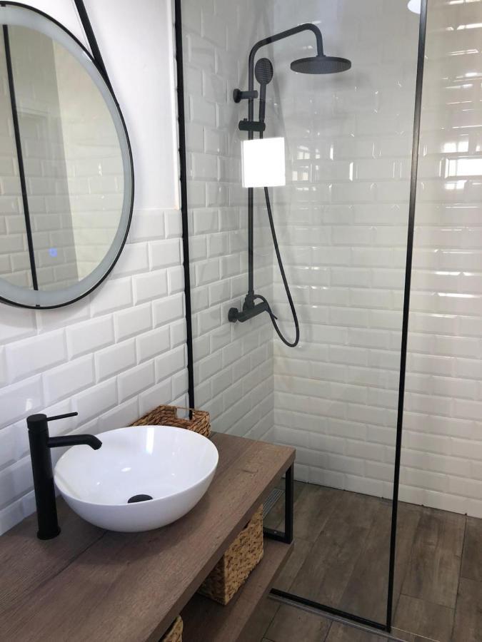 Apartments Martina Тисно Екстериор снимка