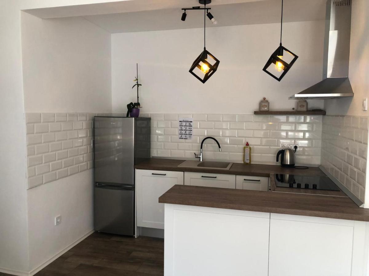 Apartments Martina Тисно Екстериор снимка