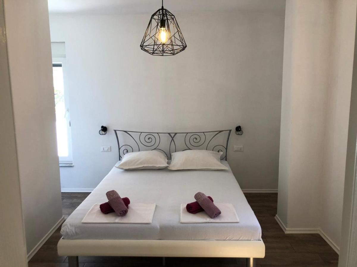 Apartments Martina Тисно Екстериор снимка
