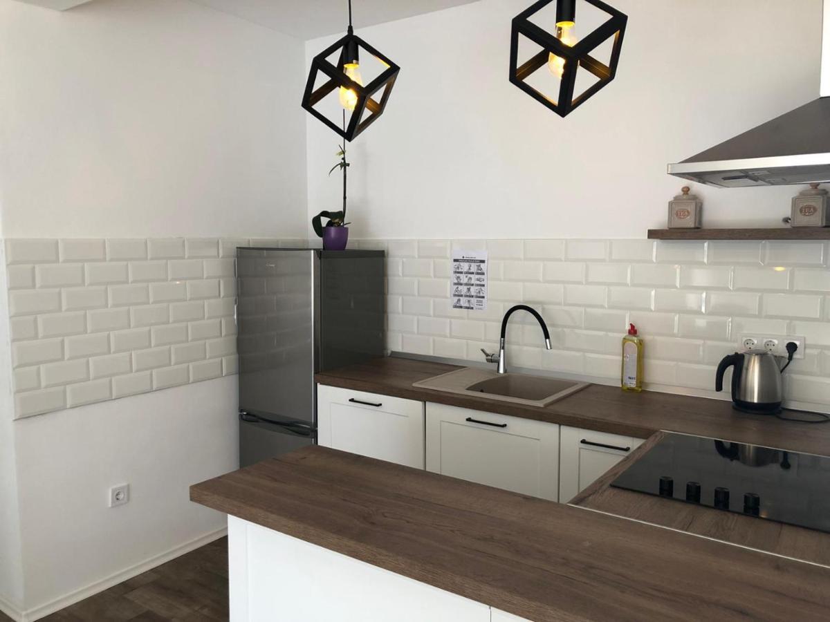 Apartments Martina Тисно Екстериор снимка