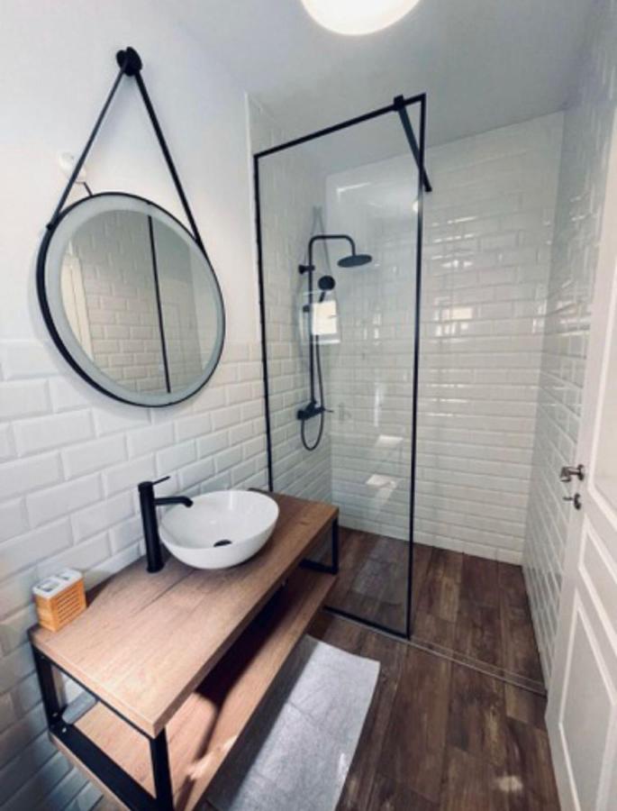 Apartments Martina Тисно Екстериор снимка