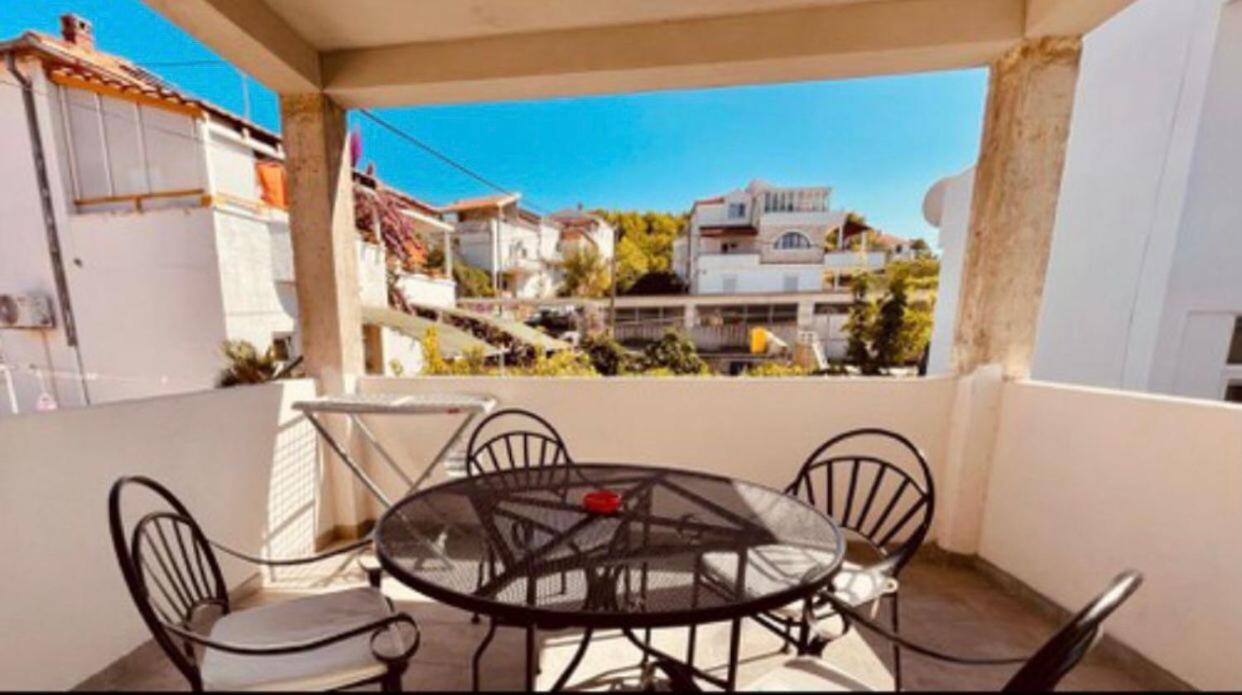 Apartments Martina Тисно Екстериор снимка