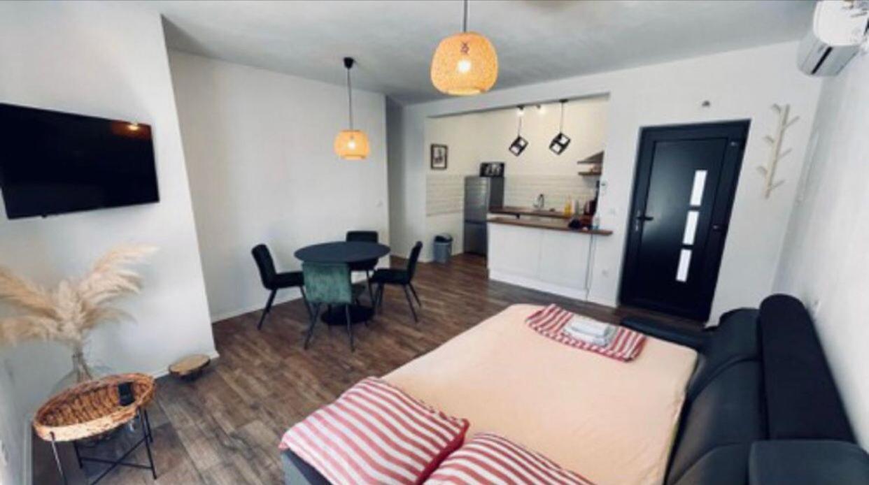 Apartments Martina Тисно Екстериор снимка