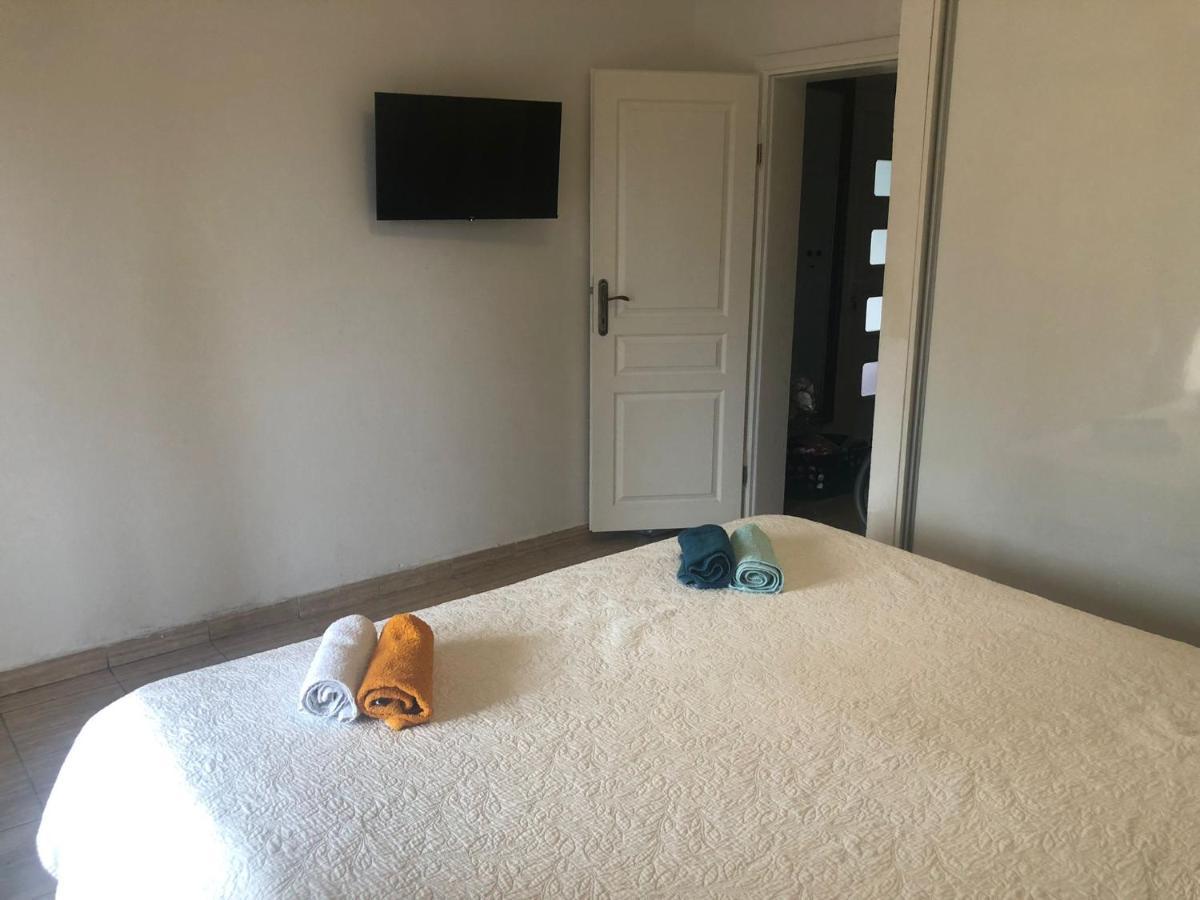 Apartments Martina Тисно Екстериор снимка