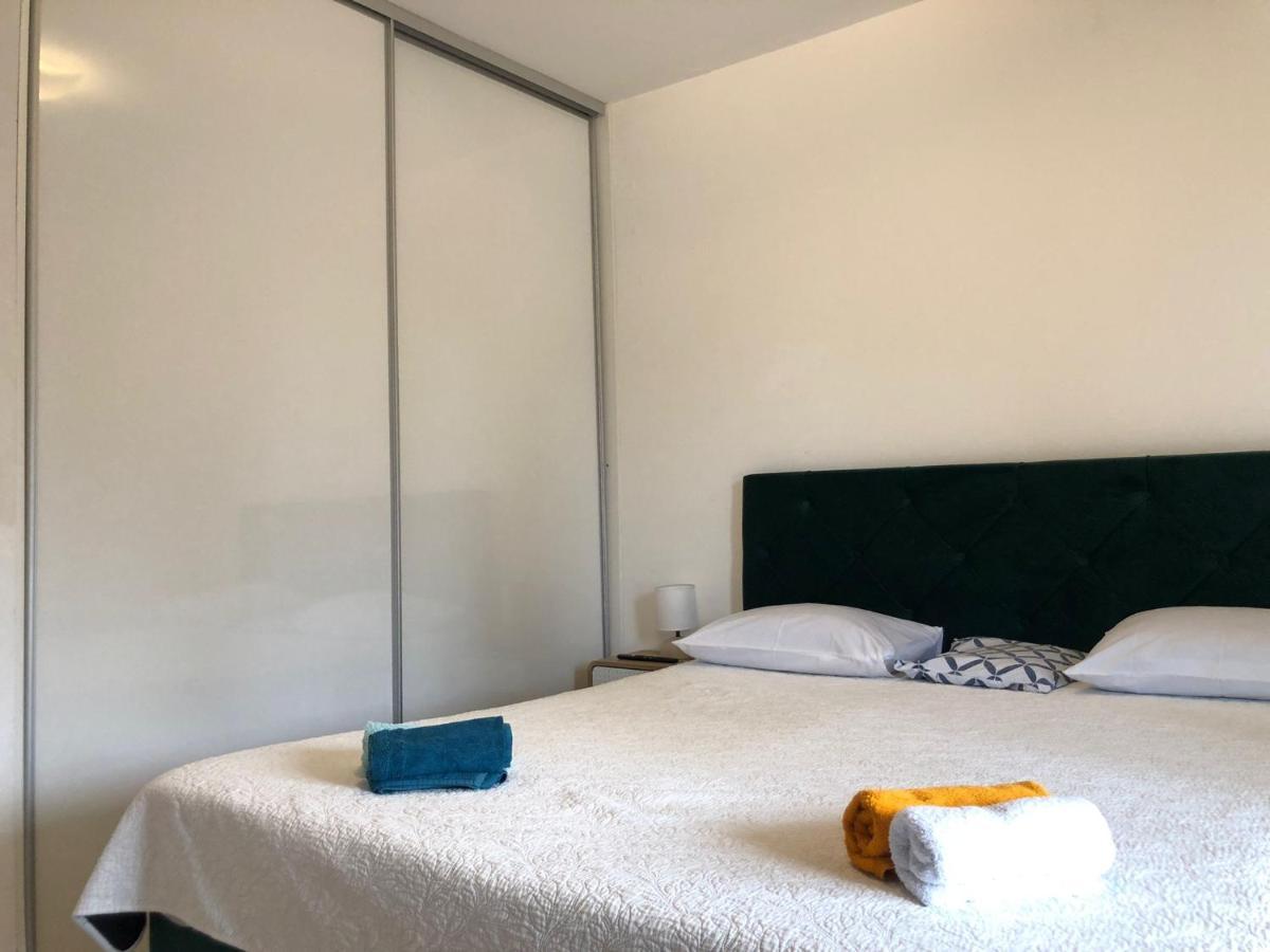 Apartments Martina Тисно Екстериор снимка