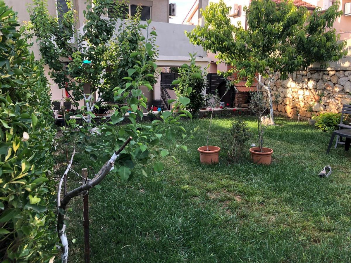 Apartments Martina Тисно Екстериор снимка