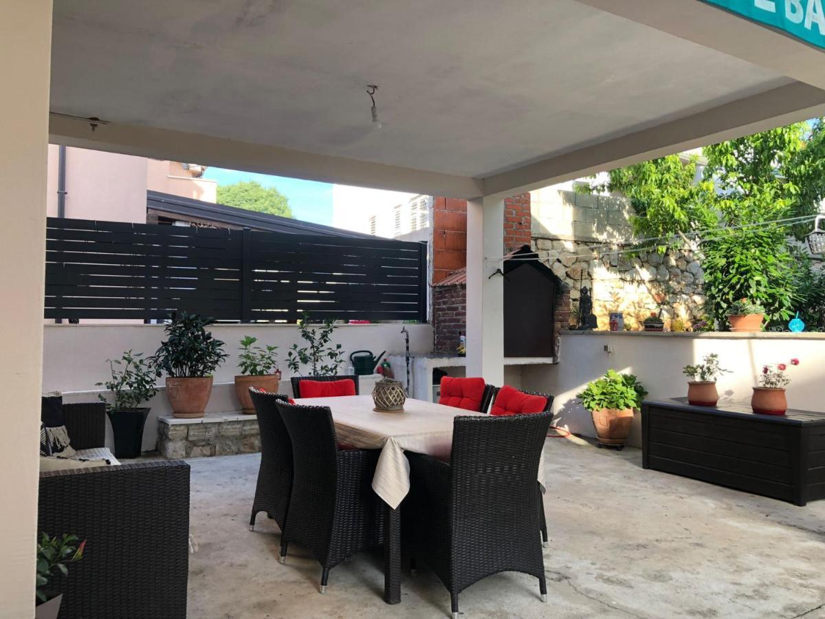 Apartments Martina Тисно Екстериор снимка
