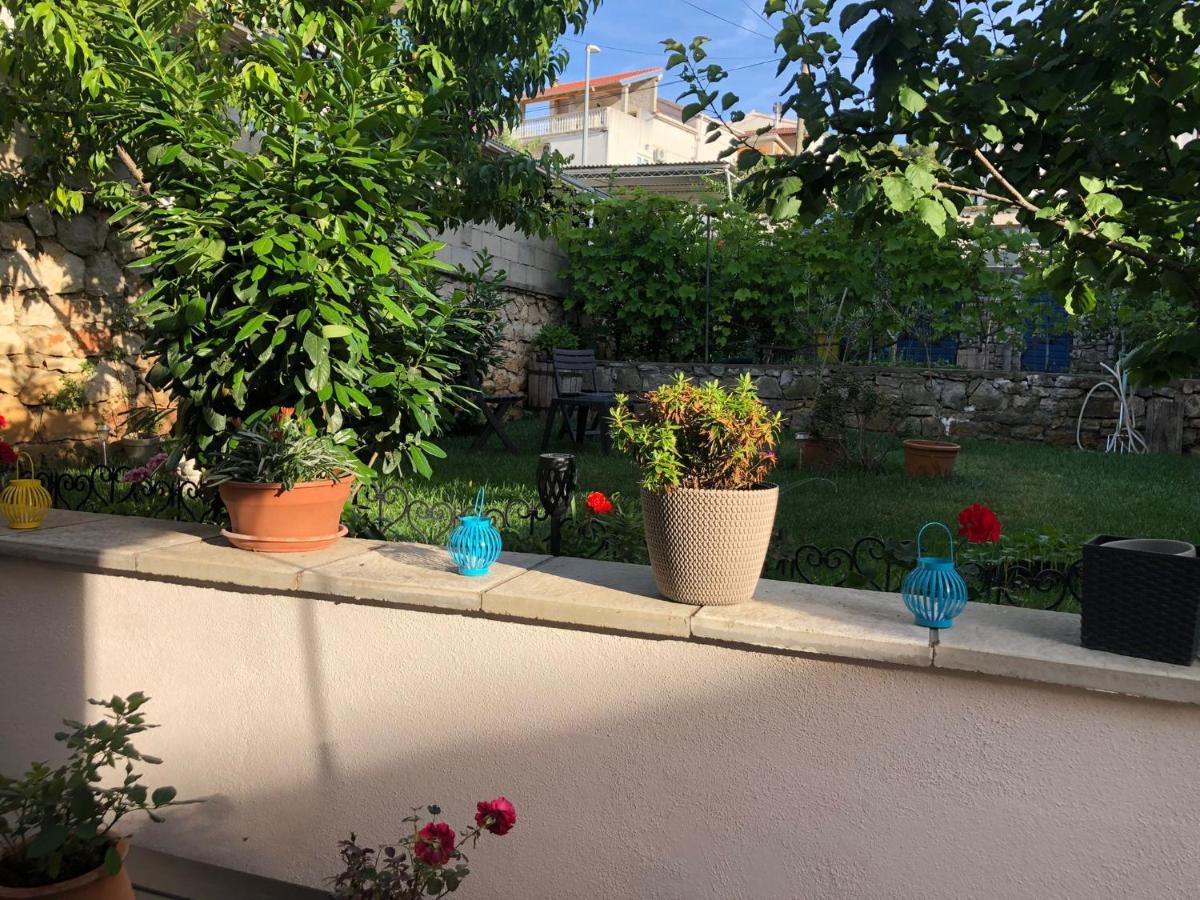 Apartments Martina Тисно Екстериор снимка