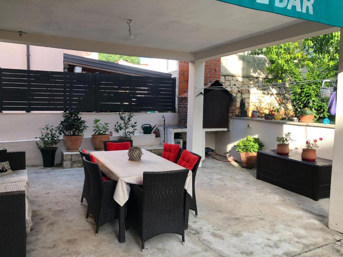 Apartments Martina Тисно Екстериор снимка