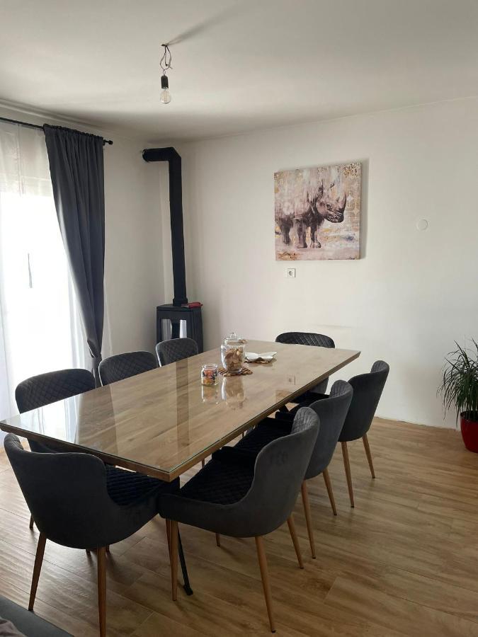 Apartments Martina Тисно Екстериор снимка