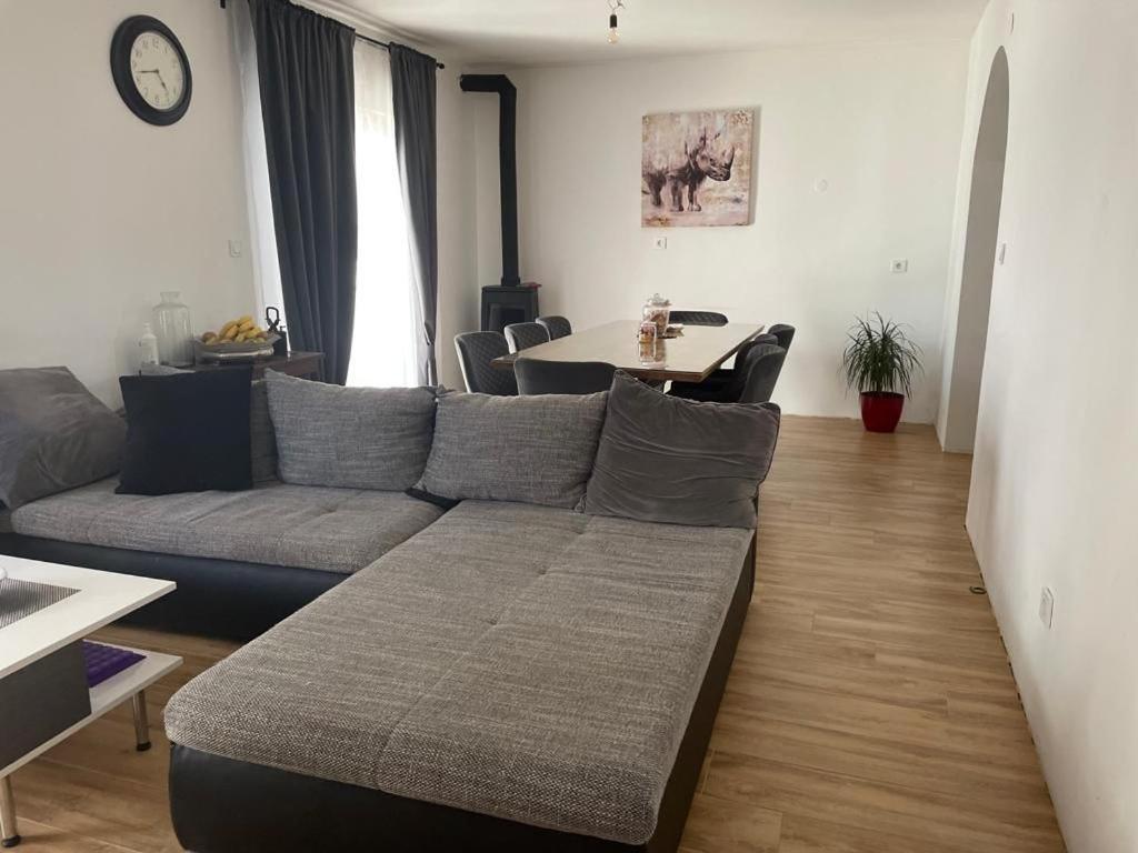 Apartments Martina Тисно Екстериор снимка