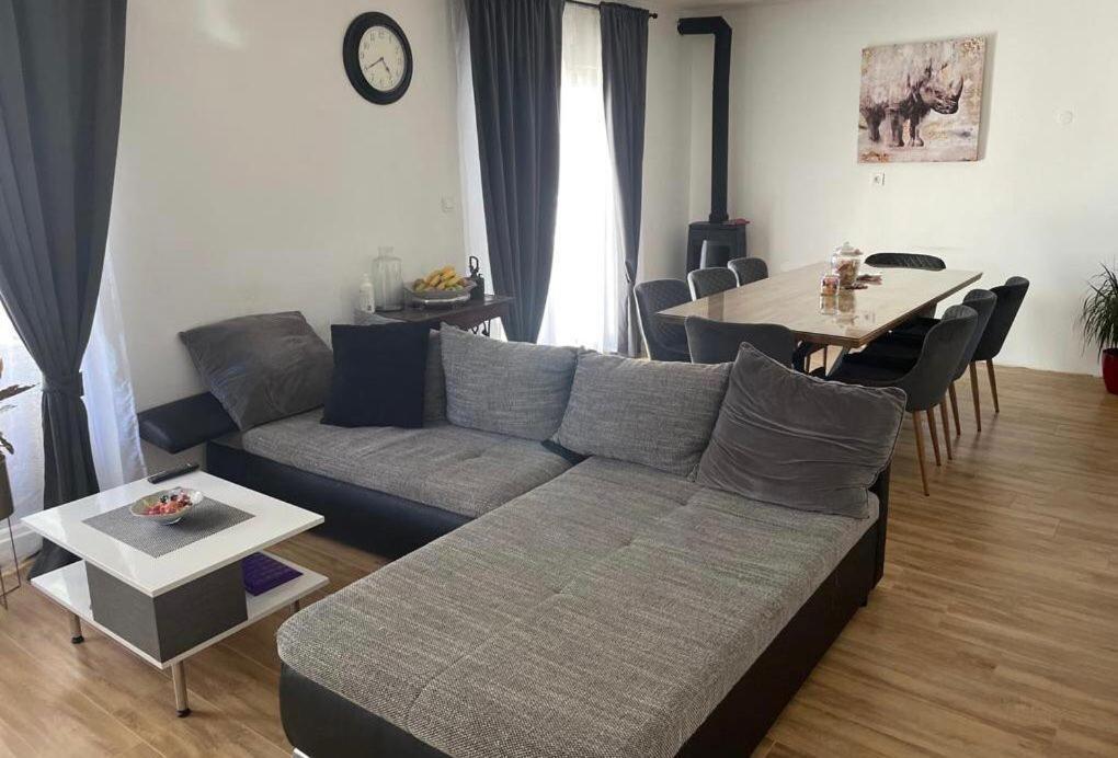 Apartments Martina Тисно Екстериор снимка