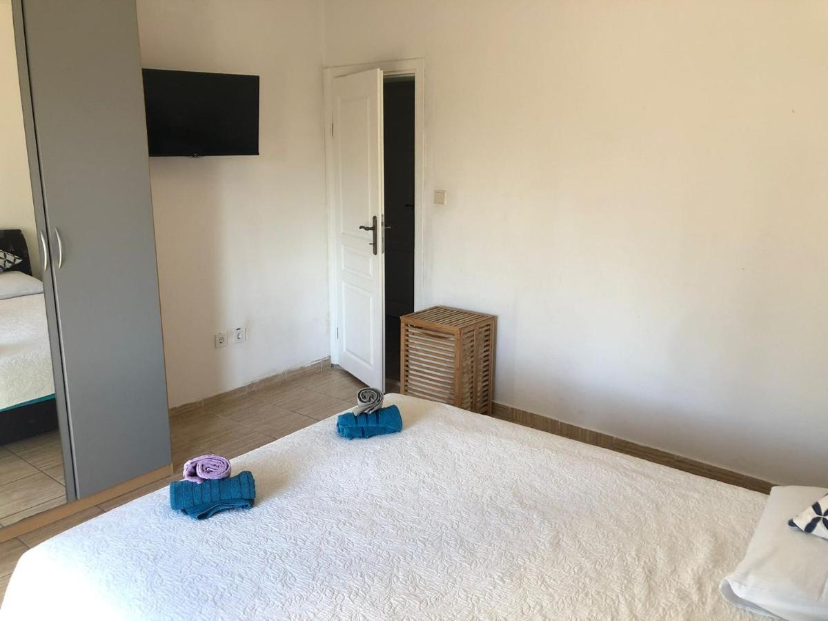 Apartments Martina Тисно Екстериор снимка
