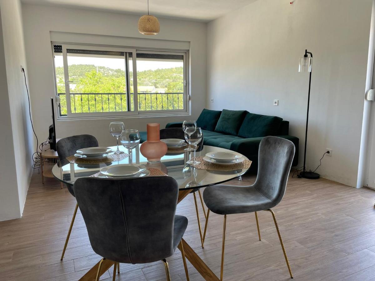 Apartments Martina Тисно Екстериор снимка