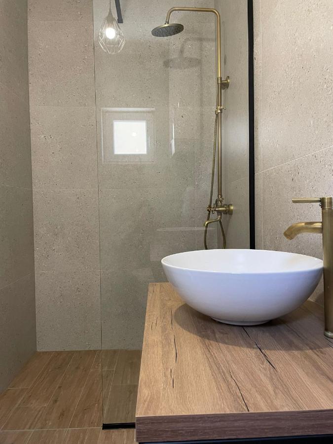 Apartments Martina Тисно Екстериор снимка