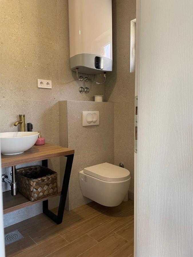 Apartments Martina Тисно Екстериор снимка