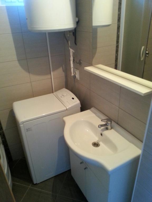 Apartments Martina Тисно Екстериор снимка