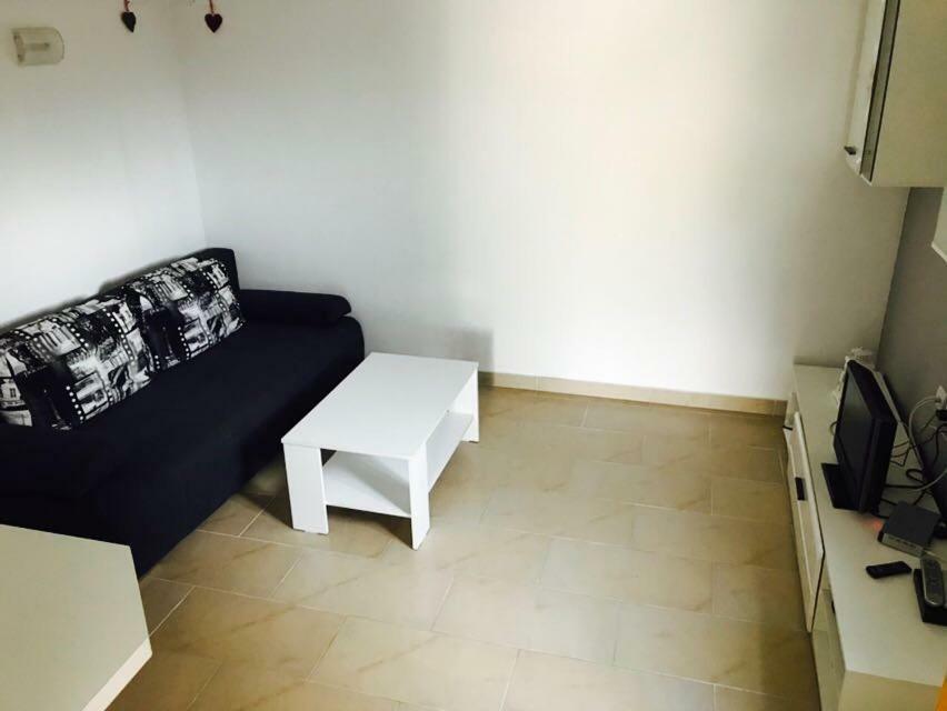 Apartments Martina Тисно Екстериор снимка