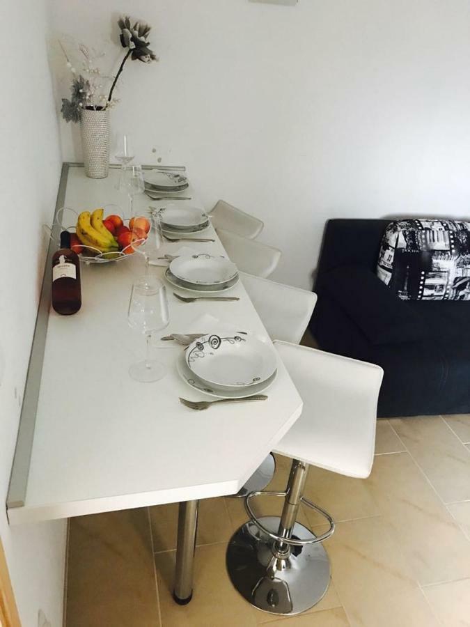 Apartments Martina Тисно Екстериор снимка