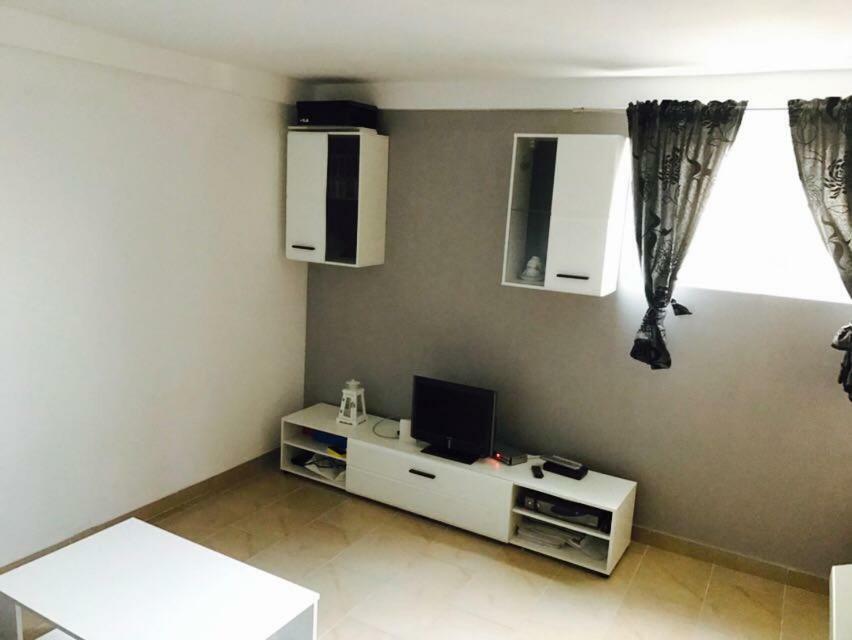 Apartments Martina Тисно Екстериор снимка
