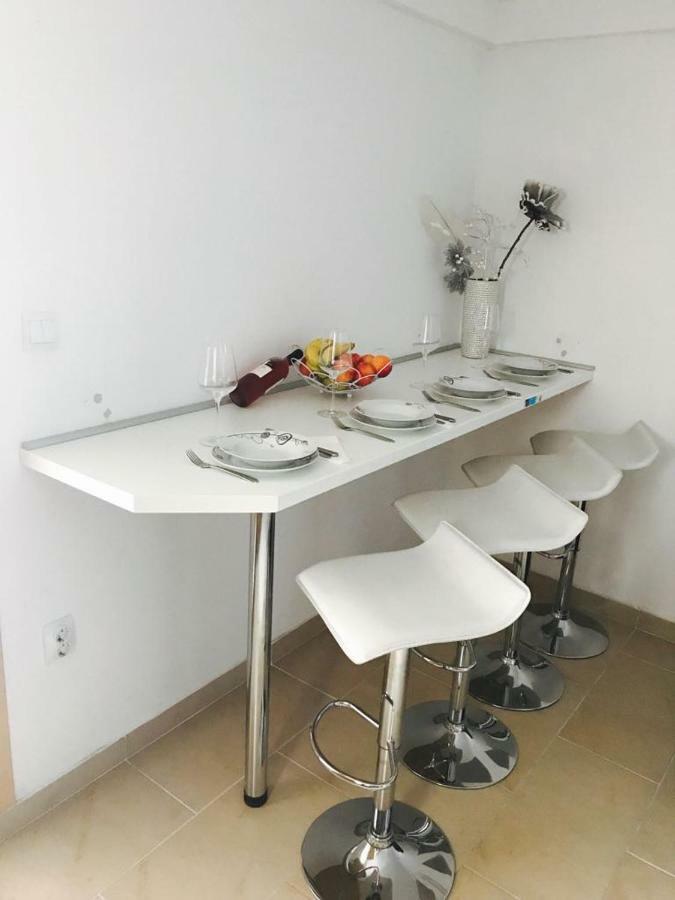 Apartments Martina Тисно Екстериор снимка